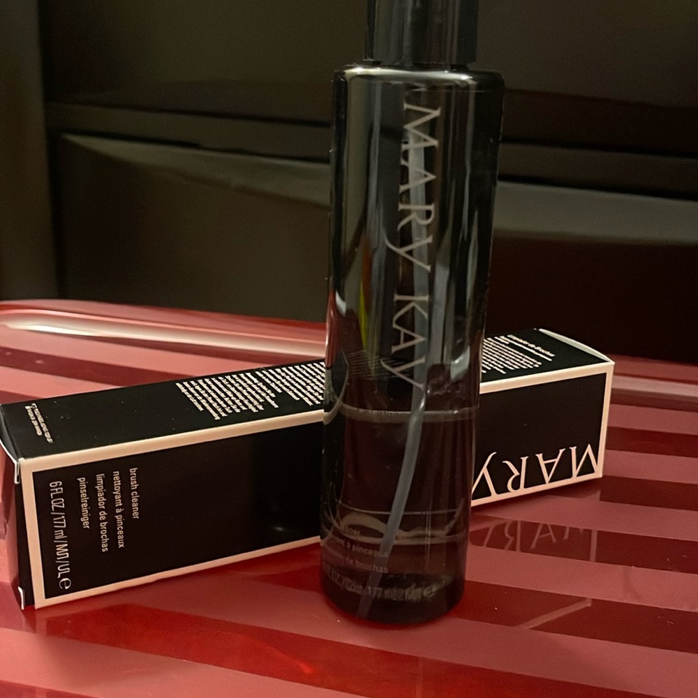 Mary Kay Brush cleaner